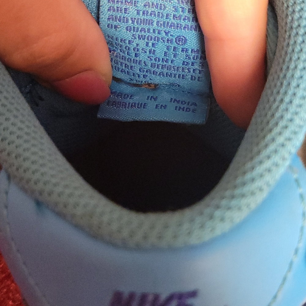 Nike - Picture 4 of 6
